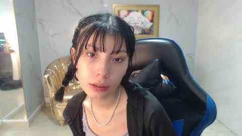 Snapshot of verana_s chatting on 10-24-25, 08:33 Verana online show from 10-24-25, 08:33