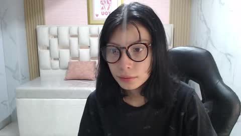 Snapshot of verana_s chatting on 10-27-25, 02:59 Verana online show from 10-27-25, 02:59