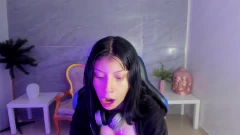 Snapshot of verana_s chatting on 10-28-25, 08:00 Verana online show from 10-28-25, 08:00