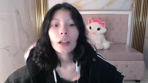 Snapshot of verana_s chatting on 11-19-25, 08:31 Verana online show from 11-19-25, 08:31