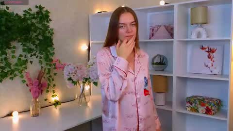 Olivia online show from 09-22-25, 01:40