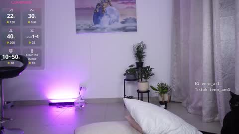 Snapshot of vero_cam chatting on 10-30-25, 03:52 vero_cam online show from 10-30-25, 03:52