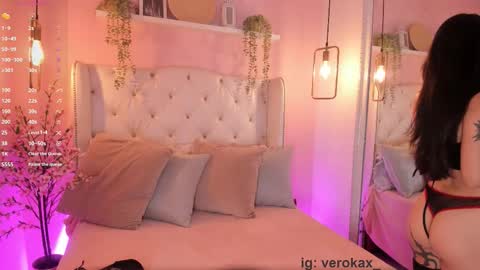 Snapshot of verokax chatting on 10-24-25, 12:12 Vero online show from 10-24-25, 12:12