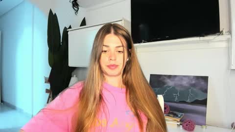 Snapshot of veronarolls chatting on 11-19-25, 07:03 Lolitalolz online show from 11-19-25, 07:03