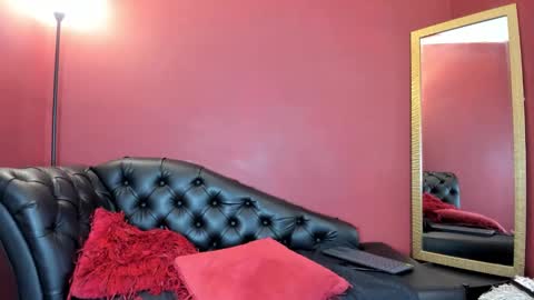 Snapshot of veroni_k4 chatting on 12-28-24, 04:09 Vero online show from 12-28-24, 04:09