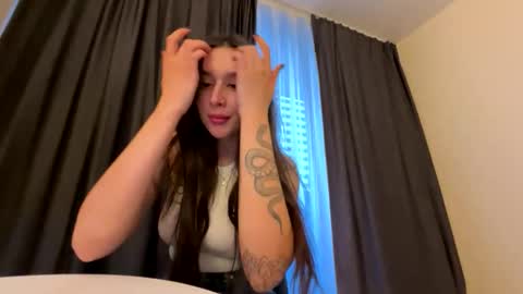 Snapshot of veronica_larsson chatting on 10-18-25, 02:07 Veronica online show from 10-18-25, 02:07