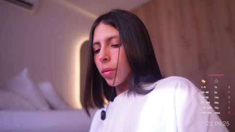 Veronica online show from 09-22-25, 01:24