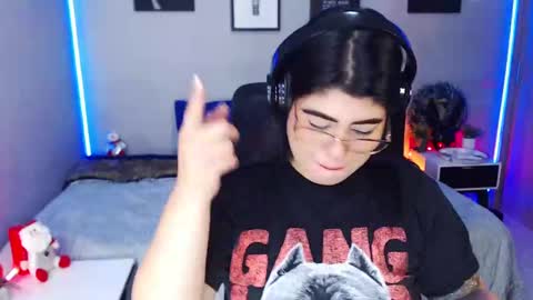 Miss Veronika online show from 12-17-24, 01:49