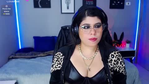 Miss Veronika online show from 01-18-25, 02:44
