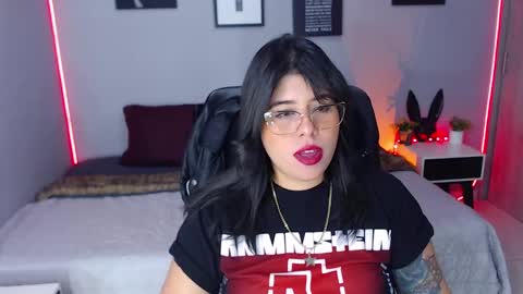 Miss Veronika online show from 01-30-25, 05:06