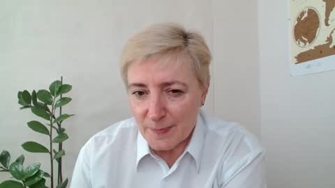 Snapshot of verony_ chatting on 03-09-25, 12:20 verony_ online show from 03-09-25, 12:20