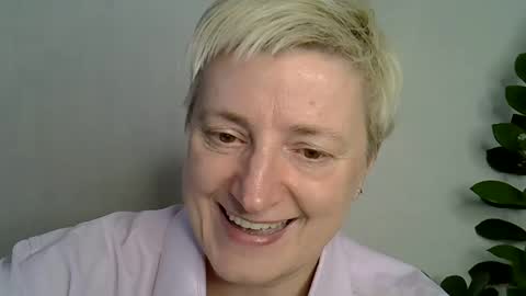 Snapshot of verony_ chatting on 10-28-25, 11:58 verony_ online show from 10-28-25, 11:58