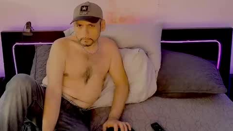 Snapshot of verspig7 chatting on 02-23-25, 11:47 VersPig7 online show from 02-23-25, 11:47