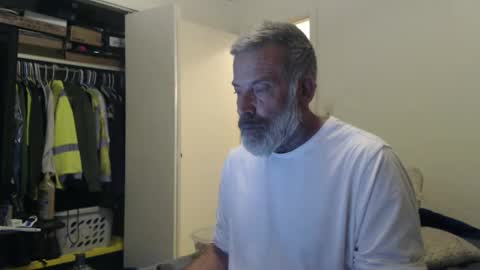 hairy man online show from 01-27-25, 12:54