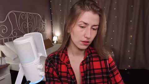 Snapshot of vespera_celeste chatting on 11-09-25, 08:45 Celeste online show from 11-09-25, 08:45