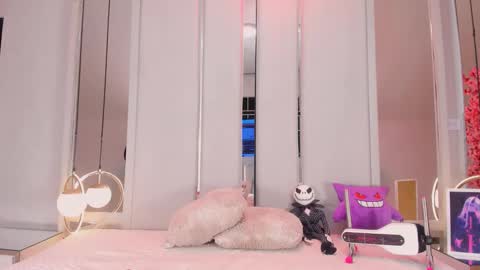 Vesper Velvet  online show from 12-13-25, 09:09