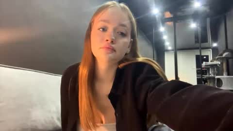 Snapshot of vestaszanto chatting on 10-26-25, 02:34 Esta online show from 10-26-25, 02:34