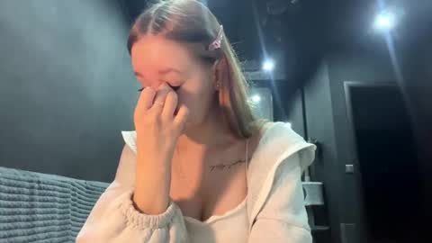 Snapshot of vestaszanto chatting on 11-04-25, 02:16 Esta online show from 11-04-25, 02:16