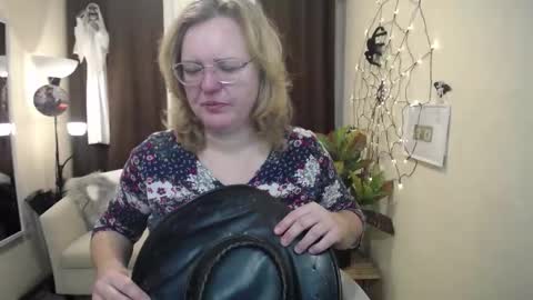 Snapshot of vestawoody chatting on 10-29-25, 07:10 vestawoody online show from 10-29-25, 07:10