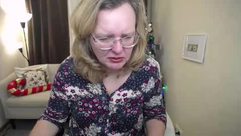 Snapshot of vestawoody chatting on 12-04-25, 07:39 vestawoody online show from 12-04-25, 07:39