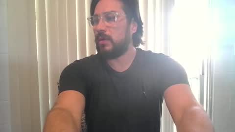 Snapshot of vesturelove chatting on 11-21-25, 08:18 vesturelove online show from 11-21-25, 08:18