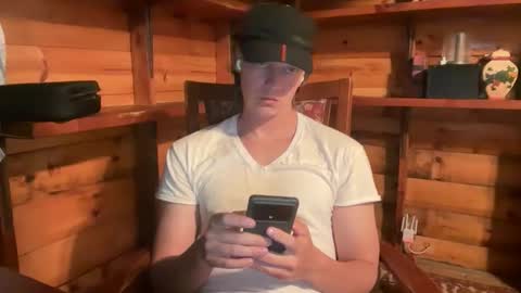 Snapshot of vexelgain chatting on 10-20-25, 01:39 HendasWerout online show from 10-20-25, 01:39