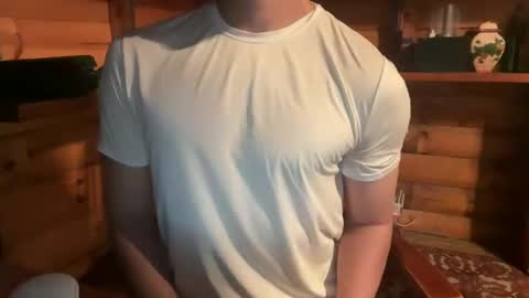 Snapshot of vexelgain chatting on 10-30-25, 02:57 HendasWerout online show from 10-30-25, 02:57