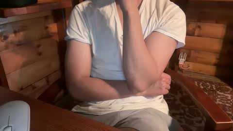 Snapshot of vexelgain chatting on 11-10-25, 12:31 HendasWerout online show from 11-10-25, 12:31