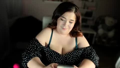 Snapshot of vi__vixen chatting on 12-19-25, 11:01 Vi Vixen online show from 12-19-25, 11:01