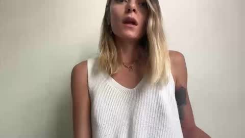 Snapshot of viajemos chatting on 01-17-26, 06:33 papichulo y mamichula online show from 01-17-26, 06:33