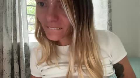 Snapshot of viajemos chatting on 03-08-26, 09:18 papichulo y mamichula online show from 03-08-26, 09:18