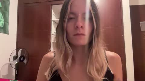 Snapshot of viajemos chatting on 04-06-26, 01:58 papichulo y mamichula online show from 04-06-26, 01:58