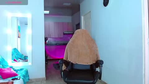 Snapshot of viannca__ chatting on 02-15-26, 07:21 Ariana online show from 02-15-26, 07:21