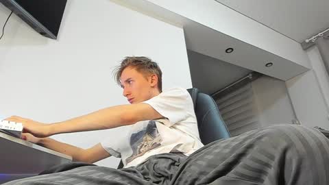 vibemygirl online show from 01-31-25, 06:03