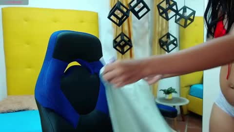 nahomy online show from 01-30-25, 04:02