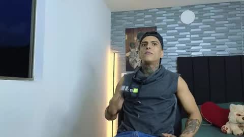 Snapshot of vicctorzc chatting on 12-18-24, 11:08 Victor cardenas online show from 12-18-24, 11:08