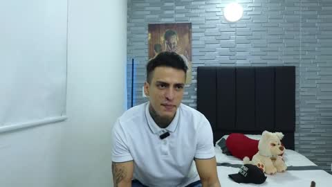 Snapshot of vicctorzc chatting on 12-21-24, 01:15 Victor cardenas online show from 12-21-24, 01:15