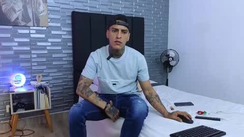 Snapshot of vicctorzc chatting on 01-22-25, 08:06 Victor cardenas online show from 01-22-25, 08:06