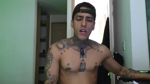 Snapshot of vicctorzc chatting on 02-10-25, 07:07 Victor cardenas online show from 02-10-25, 07:07