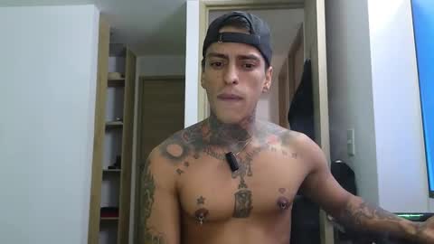 Snapshot of vicctorzc chatting on 02-14-25, 10:25 Victor cardenas online show from 02-14-25, 10:25