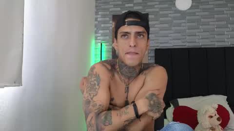 Snapshot of vicctorzc chatting on 02-27-25, 06:09 Victor cardenas online show from 02-27-25, 06:09