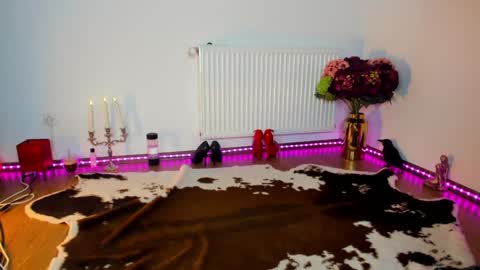 ViciousQueenu can call me Laura online show from 11-24-25, 08:25