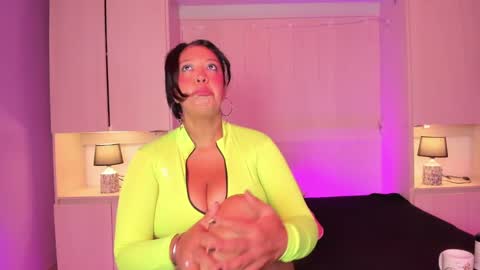 V I C K Y online show from 01-08-25, 08:18