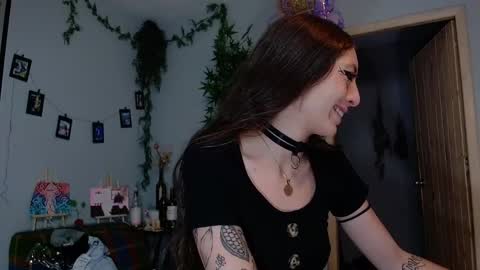 Victoria   online show from 10-23-25, 06:28