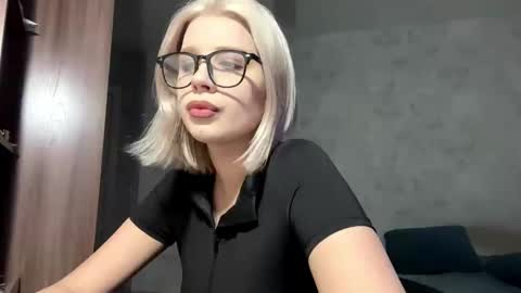 Victoria online show from 01-14-26, 04:40