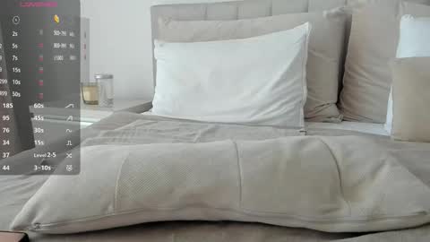 Snapshot of vickystonee chatting on 11-22-25, 10:14 Victoria online show from 11-22-25, 10:14