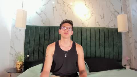 Snapshot of victor_oliveira_ chatting on 03-27-26, 07:46 Victor Oliveira online show from 03-27-26, 07:46