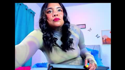 Snapshot of victoria_16_ chatting on 12-04-25, 05:17 victoria_16_ online show from 12-04-25, 05:17