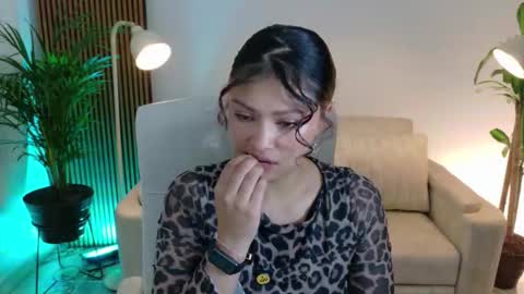 Snapshot of victoria___moon chatting on 01-06-26, 01:15 victoria online show from 01-06-26, 01:15