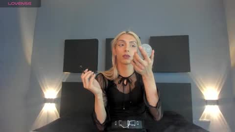 Snapshot of victoria_badgal chatting on 01-14-25, 08:15 Victoria online show from 01-14-25, 08:15